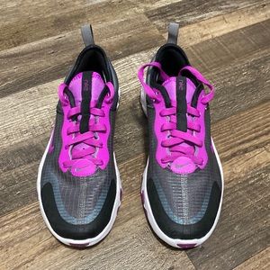 Big Girls Nike athletic shoes new w/o tags.